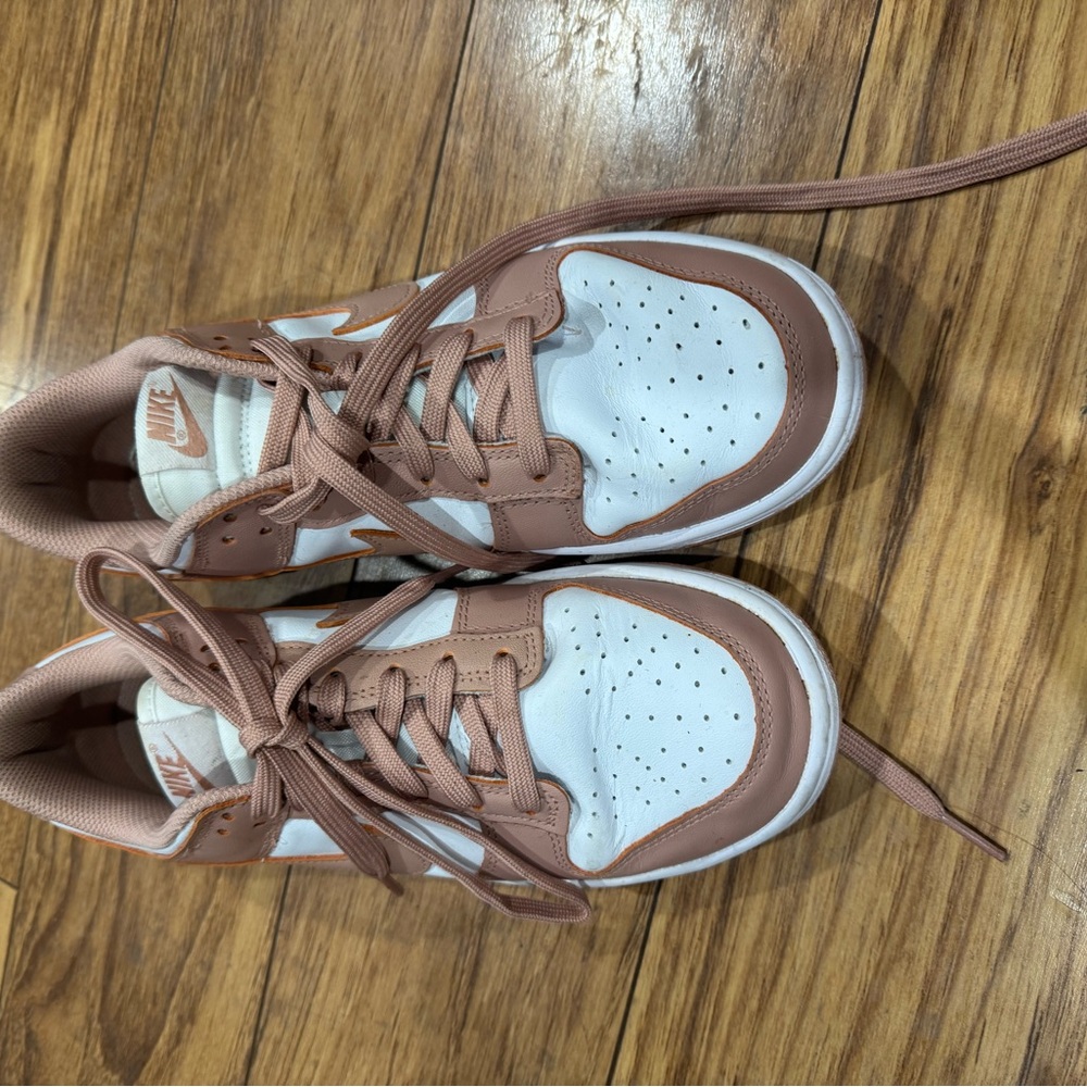 Nike White and Pink Sneakers Classic Design